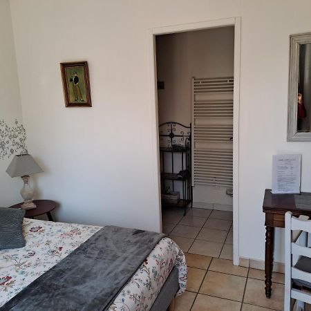 Chambre D'Elisabeth A La Ferme Montepilloy Ngoại thất bức ảnh