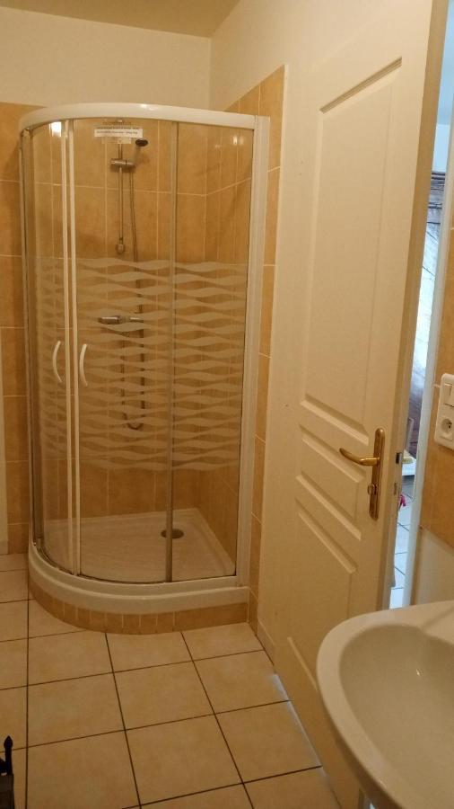 Chambre D'Elisabeth A La Ferme Montepilloy Ngoại thất bức ảnh